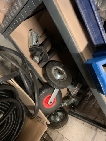 1065650-41 Stock hydraulic and electronic components, 22 shelf sections (incl. shelves)