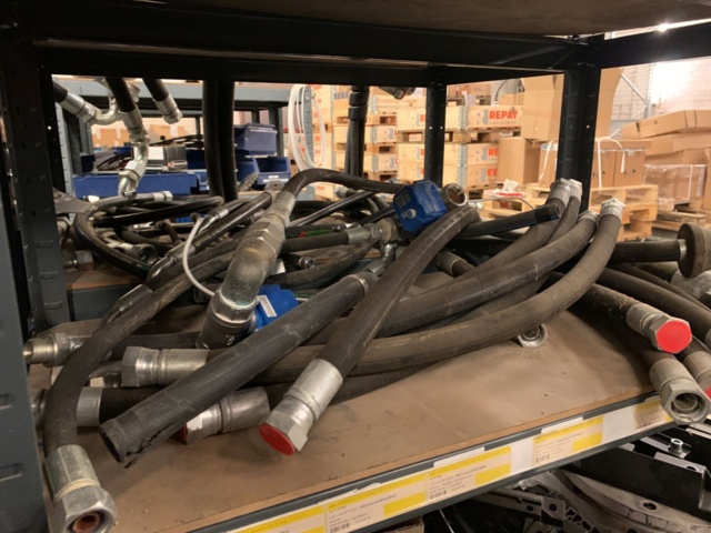 1065650-44 Stock hydraulic and electronic components, 22 shelf sections (incl. shelves)