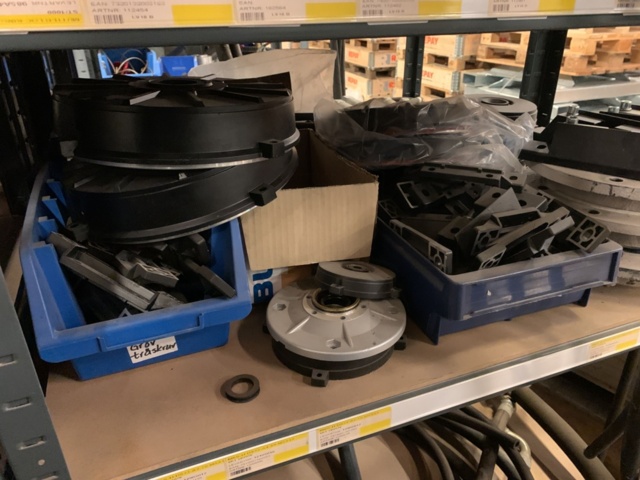 1065650-45 Stock hydraulic and electronic components, 22 shelf sections (incl. shelves)