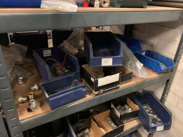 1065650-50 Stock hydraulic and electronic components, 22 shelf sections (incl. shelves)