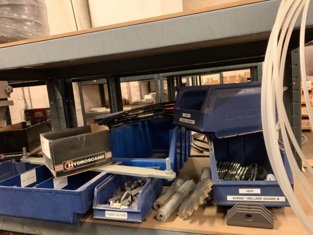 1065650-56 Stock hydraulic and electronic components, 22 shelf sections (incl. shelves)