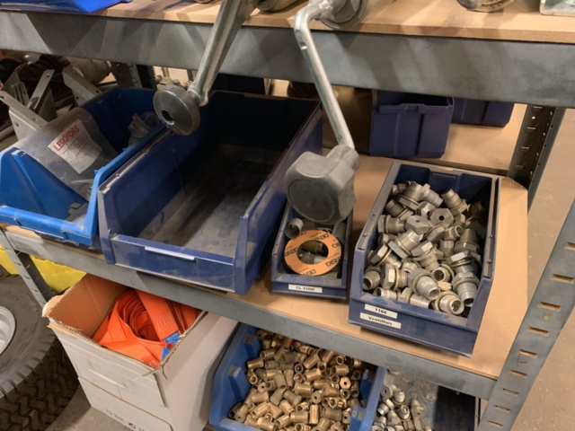 1065650-58 Stock hydraulic and electronic components, 22 shelf sections (incl. shelves)