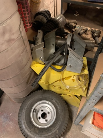 1065650-60 Stock hydraulic and electronic components, 22 shelf sections (incl. shelves)