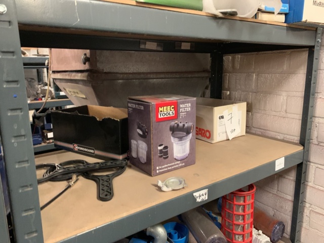 1065650-61 Stock hydraulic and electronic components, 22 shelf sections (incl. shelves)