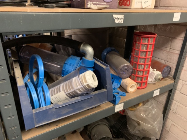 1065650-62 Stock hydraulic and electronic components, 22 shelf sections (incl. shelves)