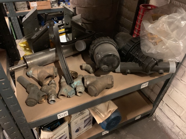 1065650-63 Stock hydraulic and electronic components, 22 shelf sections (incl. shelves)