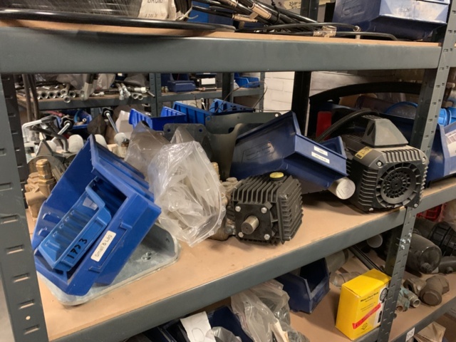 1065650-65 Stock hydraulic and electronic components, 22 shelf sections (incl. shelves)