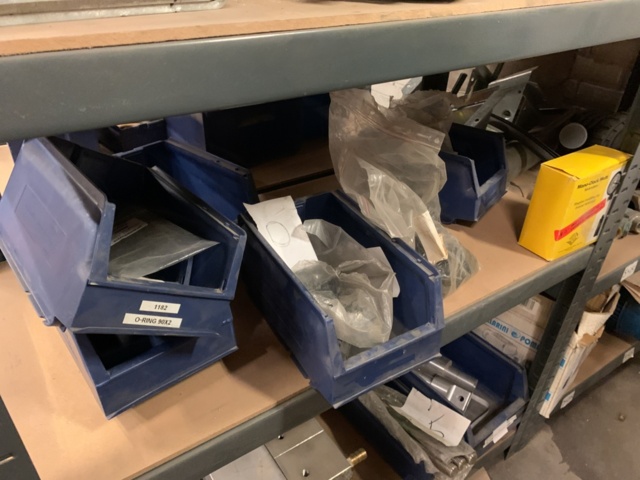 1065650-66 Stock hydraulic and electronic components, 22 shelf sections (incl. shelves)