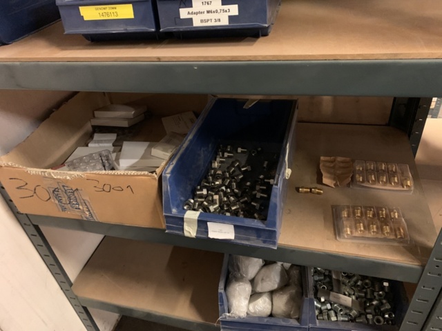 1065650-70 Stock hydraulic and electronic components, 22 shelf sections (incl. shelves)