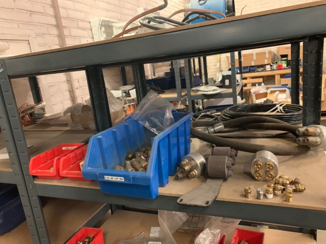 1065650-72 Stock hydraulic and electronic components, 22 shelf sections (incl. shelves)