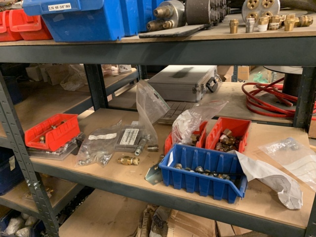 1065650-73 Stock hydraulic and electronic components, 22 shelf sections (incl. shelves)