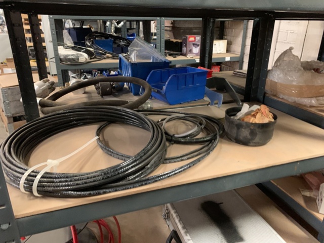 1065650-77 Stock hydraulic and electronic components, 22 shelf sections (incl. shelves)