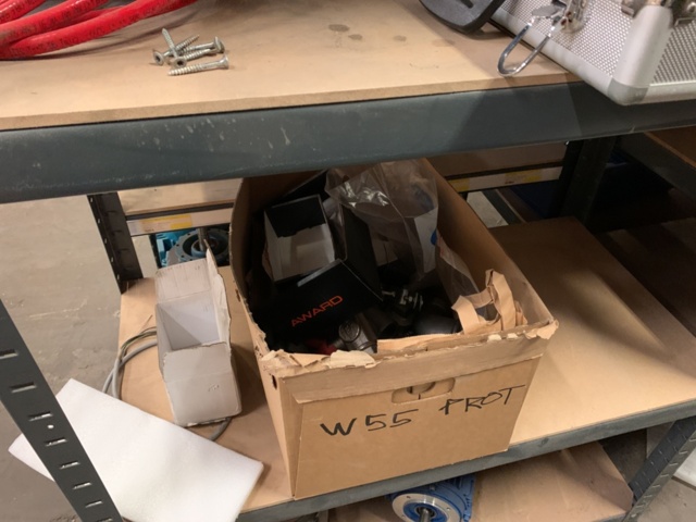 1065650-79 Stock hydraulic and electronic components, 22 shelf sections (incl. shelves)