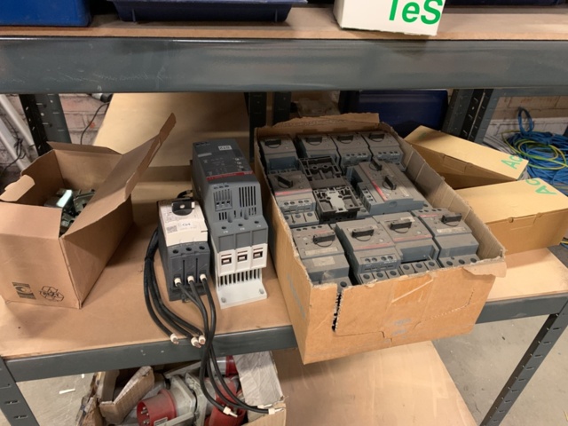 1065650-87 Stock hydraulic and electronic components, 22 shelf sections (incl. shelves)