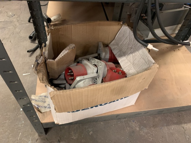 1065650-88 Stock hydraulic and electronic components, 22 shelf sections (incl. shelves)