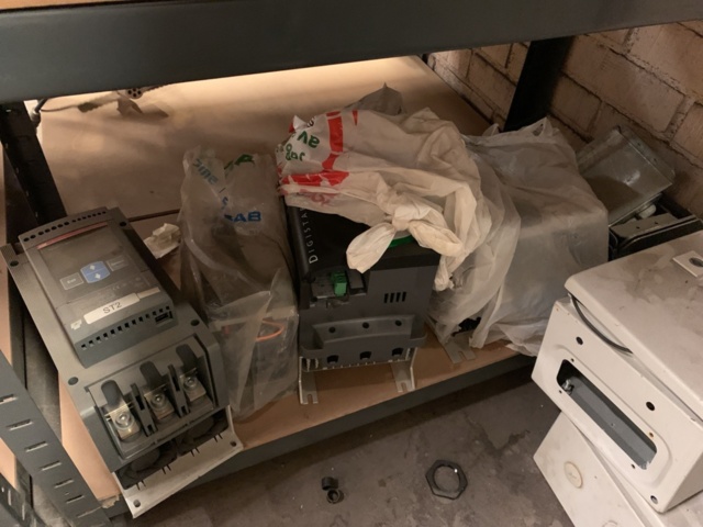 1065650-93 Stock hydraulic and electronic components, 22 shelf sections (incl. shelves)