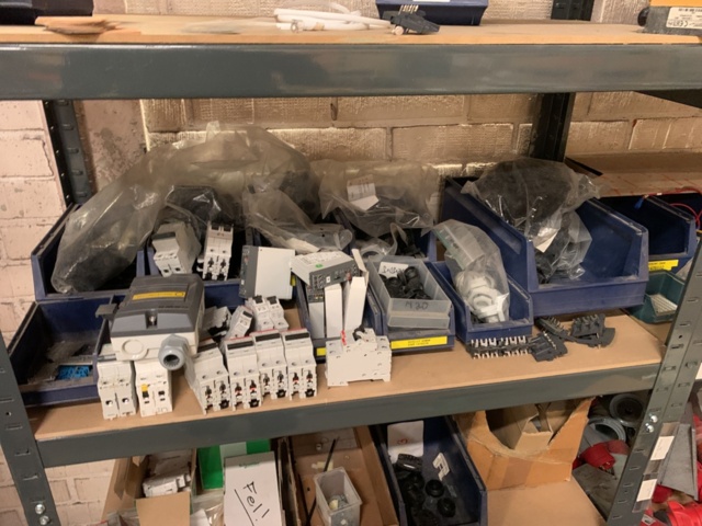 1065650-94 Stock hydraulic and electronic components, 22 shelf sections (incl. shelves)