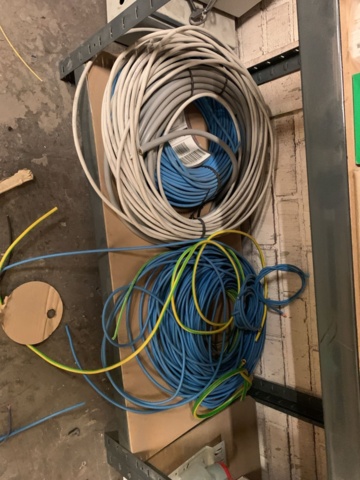 1065650-96 Stock hydraulic and electronic components, 22 shelf sections (incl. shelves)