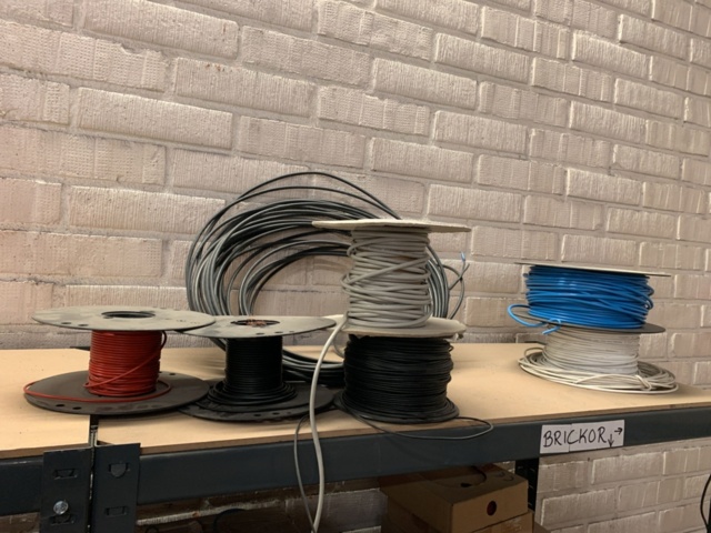 1065650-97 Stock hydraulic and electronic components, 22 shelf sections (incl. shelves)