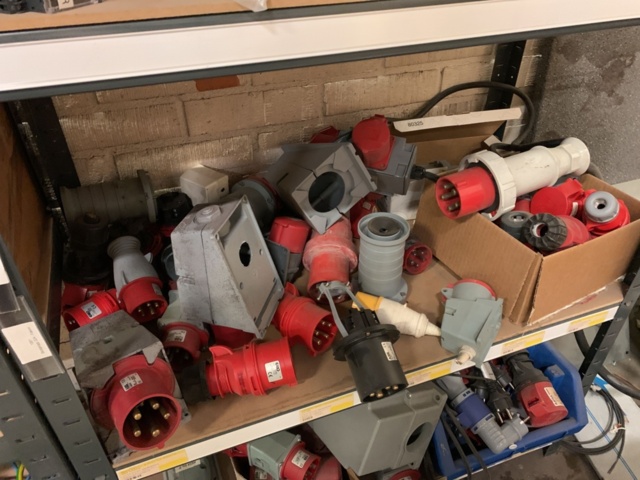 1065650-100 Stock hydraulic and electronic components, 22 shelf sections (incl. shelves)