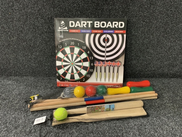 1171437-1 Dart board, fireball set & croquet game