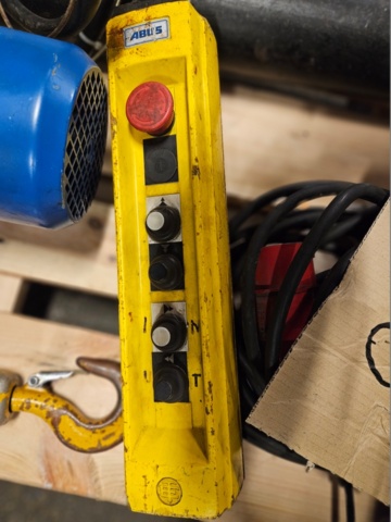 1170946-4 Chain hoist 500kg with electric running gear & pillar slewing crane - ABUS GM3