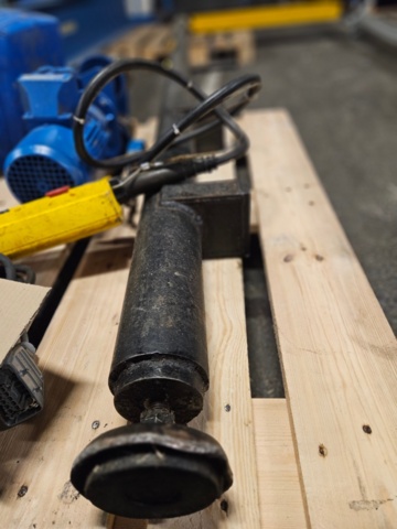 1170946-5 Chain hoist 500kg with electric running gear & pillar slewing crane - ABUS GM3