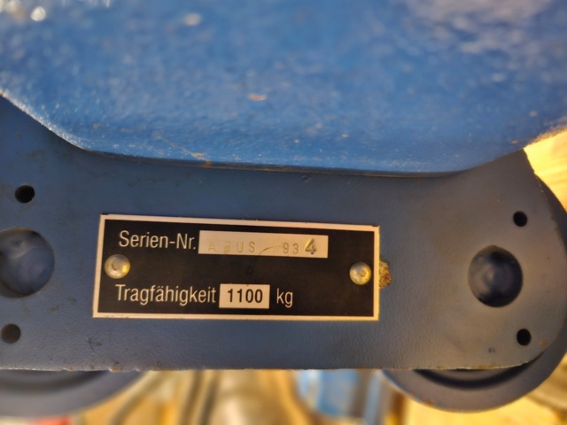 1170946-8 Chain hoist 500kg with electric running gear & pillar slewing crane - ABUS GM3