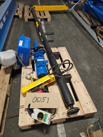 1170946-18 Chain hoist 500kg with electric running gear & pillar slewing crane - ABUS GM3