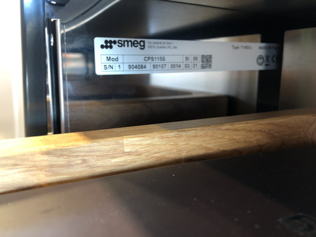 1134490-9 Smeg Linea sommelierlåda CPS115S