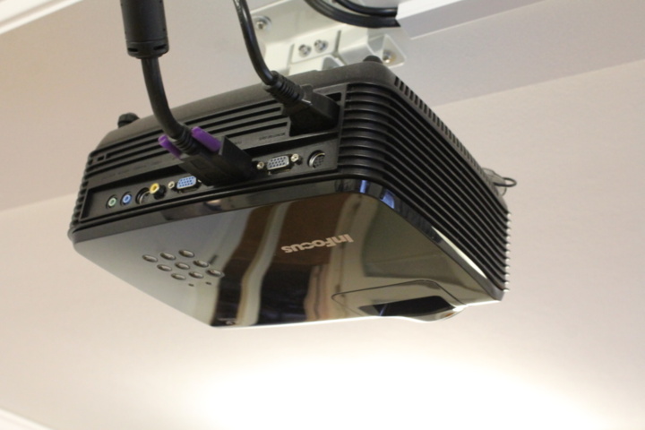 1121093-3 Infocus Projektor med duk