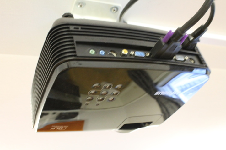 1121093-5 Infocus Projektor med duk