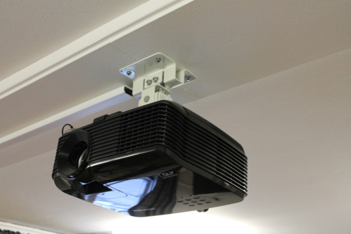 1121093-7 Infocus Projektor med duk