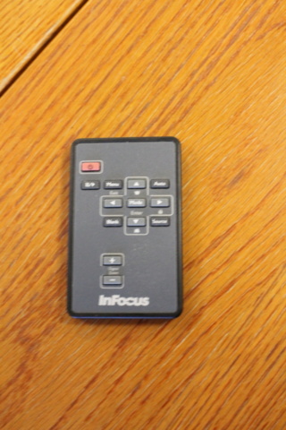 1121093-8 Infocus Projektor med duk