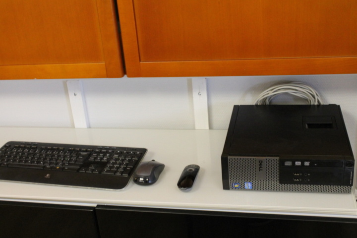 1121093-10 Infocus Projektor med duk