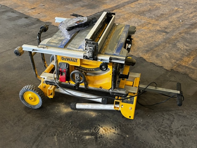 1145014-1 Table saw, DeWalt DWE7485, on stand