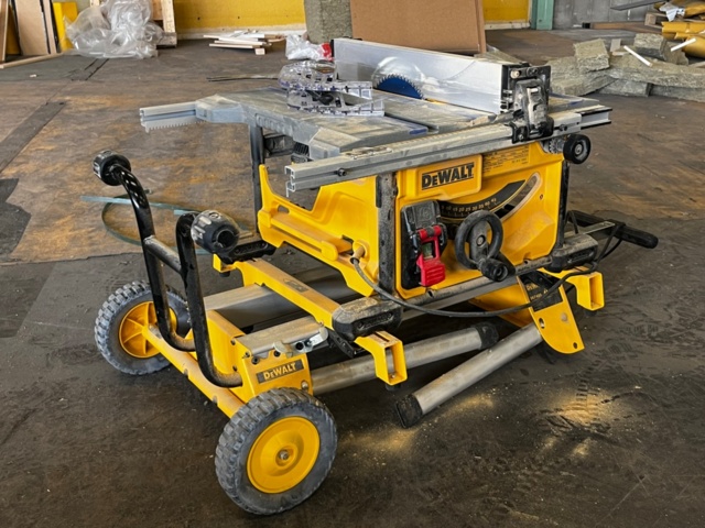 1145014-3 Table saw, DeWalt DWE7485, on stand