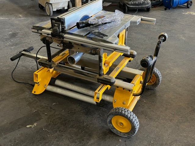 1145014-6 Table saw, DeWalt DWE7485, on stand
