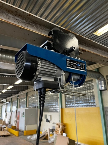 1145022-2 Lifting winch Biltema EH400 on carriage and lifting stand