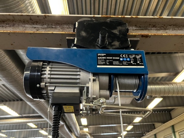 1145022-5 Lifting winch Biltema EH400 on carriage and lifting stand