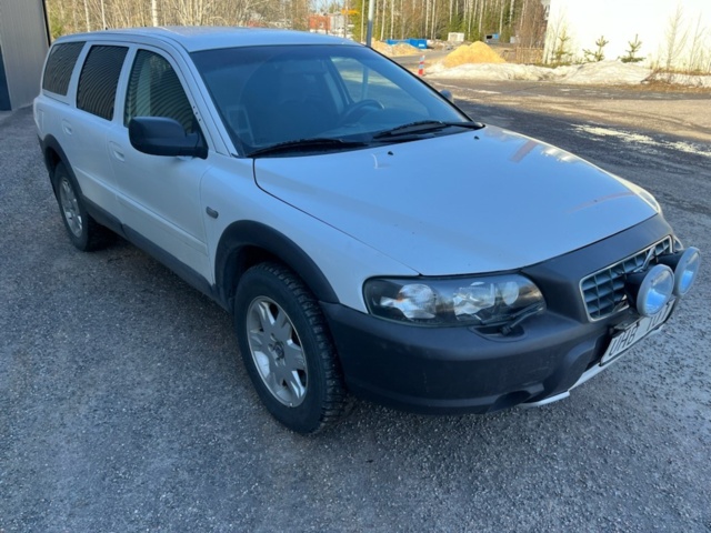 1166117-7 Volvo XC70 2.5T AWD - 2004