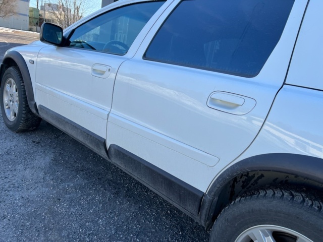 1166117-8 Volvo XC70 2.5T AWD - 2004