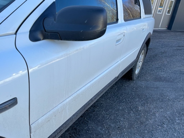 1166117-9 Volvo XC70 2.5T AWD - 2004