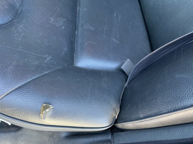 1166117-27 Volvo XC70 2.5T AWD - 2004