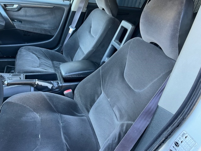 1166117-24 Volvo XC70 2.5T AWD - 2004