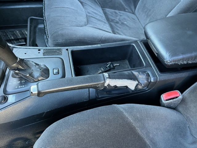 1166117-28 Volvo XC70 2.5T AWD - 2004