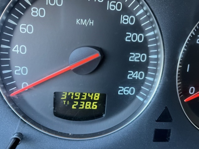 1166117-32 Volvo XC70 2.5T AWD - 2004