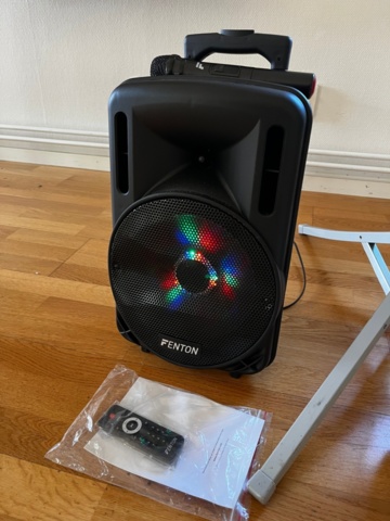 1145083-3 Fenton FT10 LED portable sound system, projector and screen