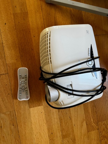 1145083-4 Fenton FT10 LED portable sound system, projector and screen