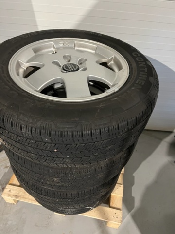 1166117-33 Volvo XC70 2.5T AWD - 2004